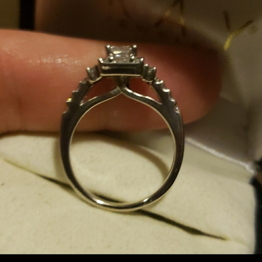 Diamond ring - Picture 2 of 7